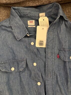 Levi's Men's Light Blue Chambray Button-Down shirt